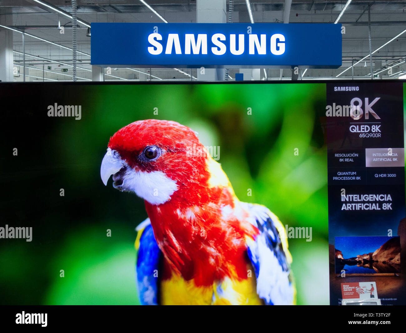 Samsung 8K QLED la télévision. Banque D'Images