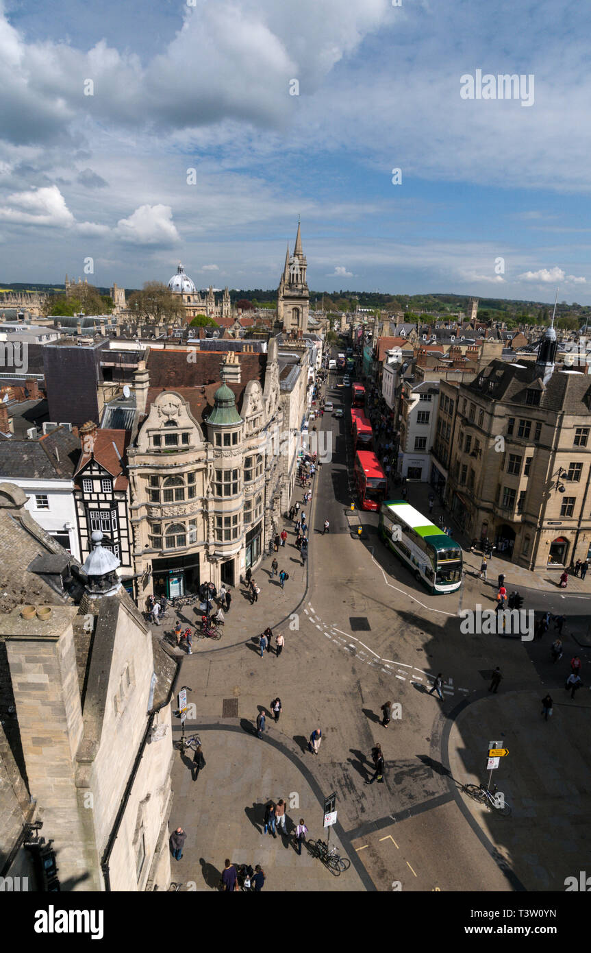 Horizon de la Dreaming spire d'Oxford et de l'high street à Oxford, Angleterre. Banque D'Images