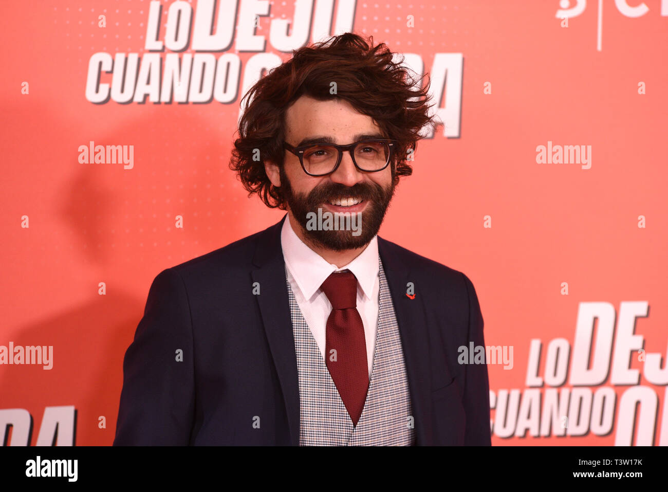 L'acteur espagnol David Verdaguer vu qui pose pour les médias comme il arrive pour le 'Lo Dejo Cuando Quiera' première mondiale au cinéma Capitol à Madrid. Banque D'Images