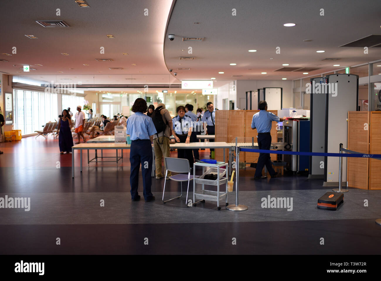 Le contrôle de la sécurité de l'aéroport d'Ishigaki (Okinawa, Japon Banque D'Images