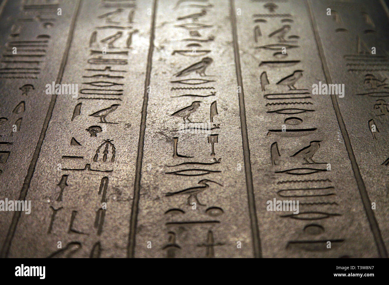 Hiéroglyphe écrit sur le roi Sidonian Tabnit sarcophage au Musée Archéologique d'Istanbul à Istanbul, Turquie. Banque D'Images