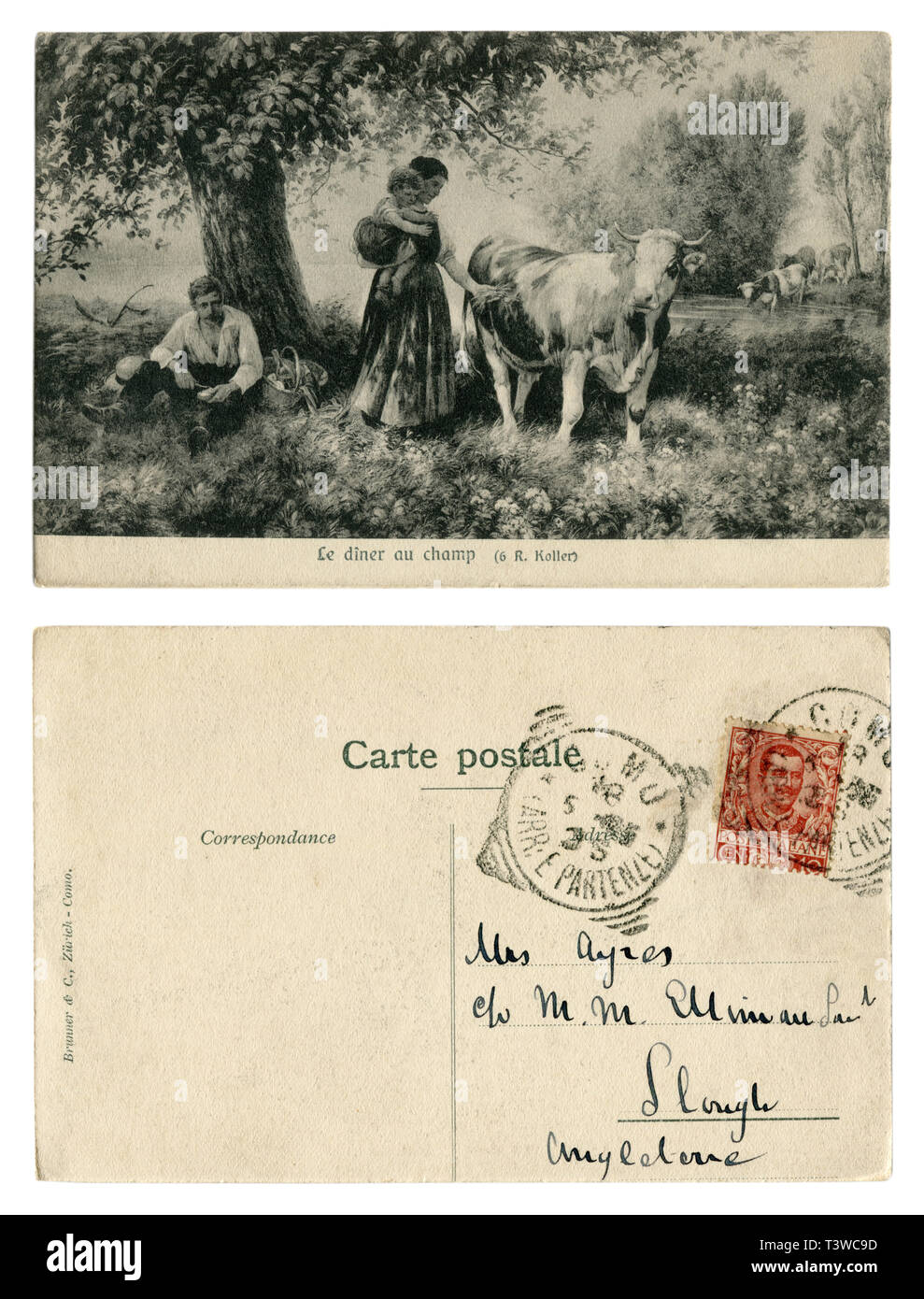 Carte postale historique français : Dîner dans un champ sous un arbre par l'étang. Tableau idyllique. Une femme avec un enfant a apporté un panier de nourriture à son mari Banque D'Images