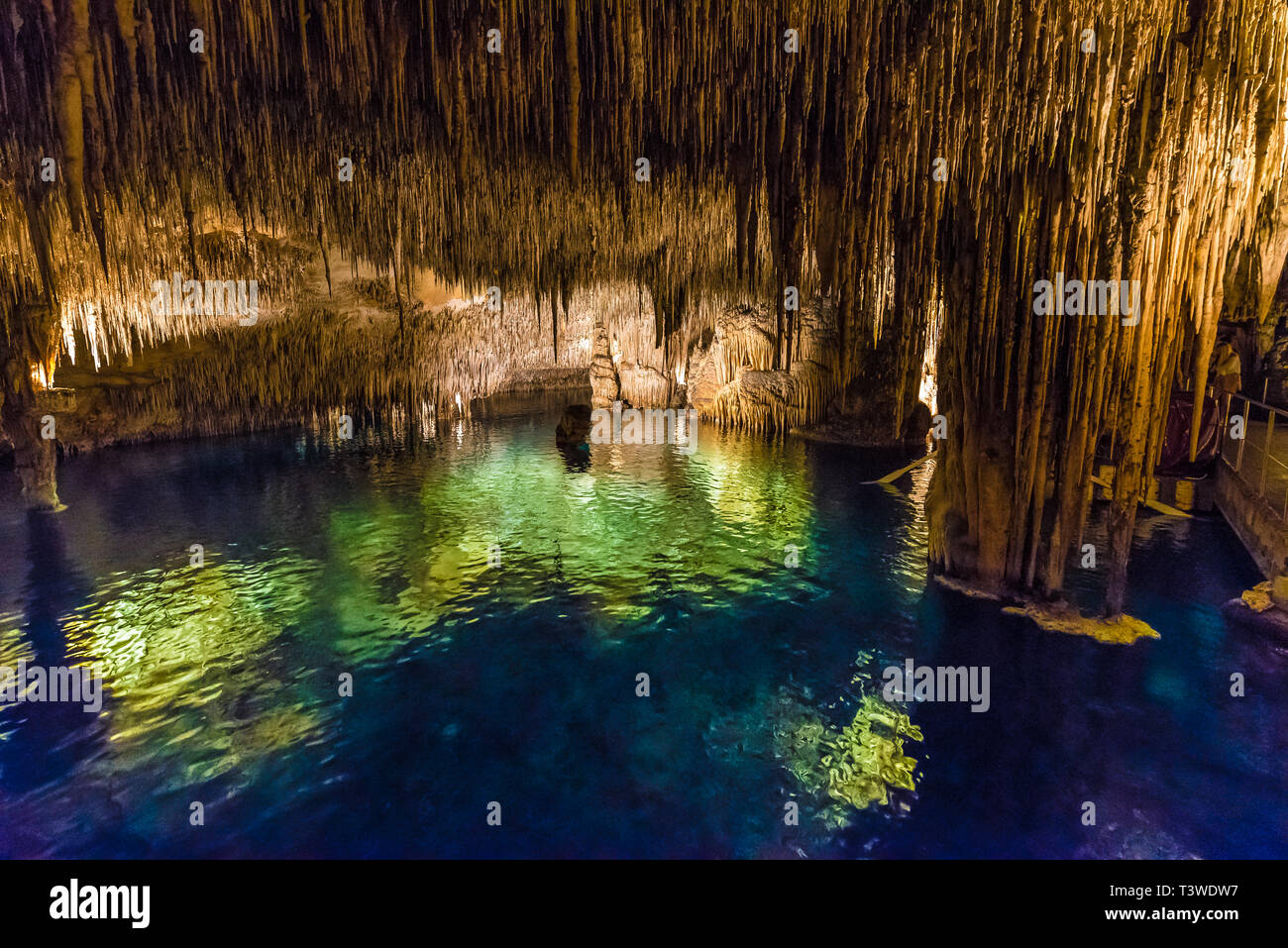 Célèbre grotte "Cuevas del Drach' (grotte de dragon), sur l'île de Majorque, Espagne Banque D'Images