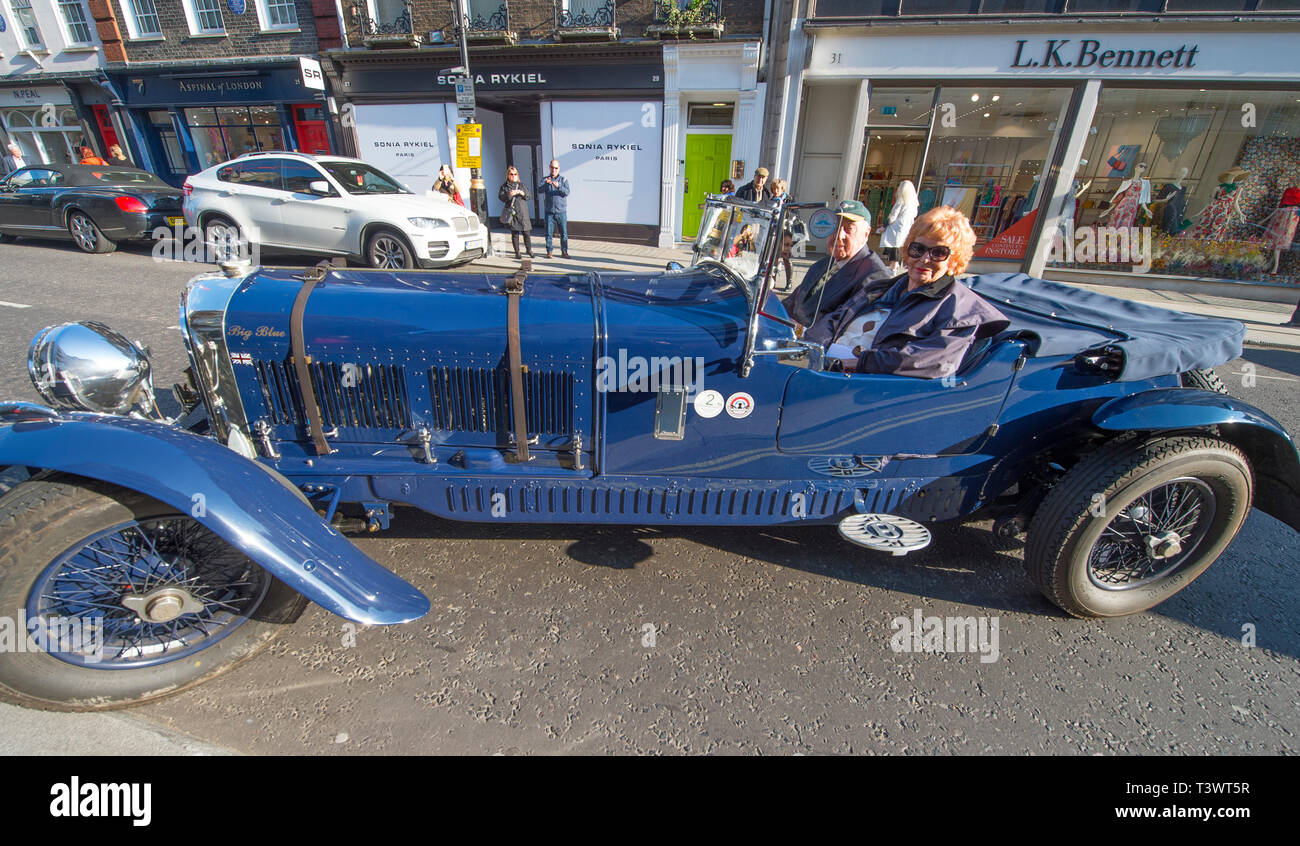 Londres, Royaume-Uni. Apr 11, 2019. Plus de 25 Pre-War Bentleys sur l'affichage à l'Bonhams New Bond Street pour l'aperçu de "l'âge d'activité' Exposition célébrant les 100 ans du racing Bentley. L'exposition s'ouvre le 12 avril pour une journée seulement. Les membres de droit : Benjafield's Racing Club en 25 Bentleys avant-guerre arrivent à Haunch of Venison Cour. Credit : Malcolm Park/Alamy Live News Banque D'Images