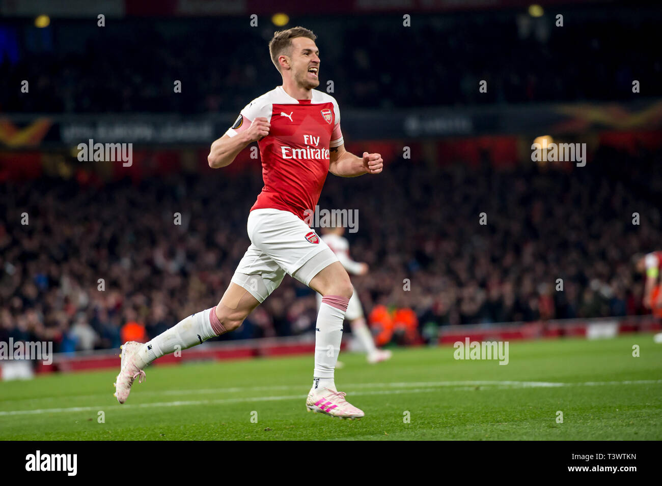 Londres, Royaume-Uni. Apr 11, 2019. Aaron Ramsey d'Arsenal célèbre marquant le premier but au cours de l'UEFA Europa League match de quart de finale entre Arsenal et Napoli à l'Emirates Stadium, Londres, Angleterre le 11 avril 2019. Photo par Salvio Calabrese. Usage éditorial uniquement, licence requise pour un usage commercial. Aucune utilisation de pari, de jeux ou d'un seul club/ligue/dvd publications. Credit : UK Sports Photos Ltd/Alamy Live News Banque D'Images