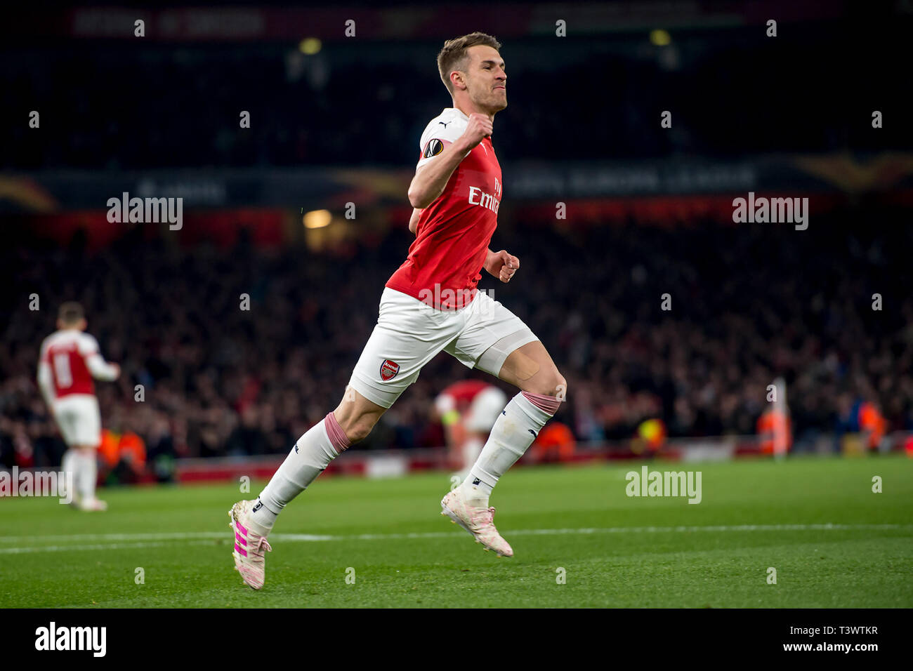 Londres, Royaume-Uni. Apr 11, 2019. Aaron Ramsey d'Arsenal célèbre marquant le premier but au cours de l'UEFA Europa League match de quart de finale entre Arsenal et Napoli à l'Emirates Stadium, Londres, Angleterre le 11 avril 2019. Photo par Salvio Calabrese. Usage éditorial uniquement, licence requise pour un usage commercial. Aucune utilisation de pari, de jeux ou d'un seul club/ligue/dvd publications. Credit : UK Sports Photos Ltd/Alamy Live News Banque D'Images