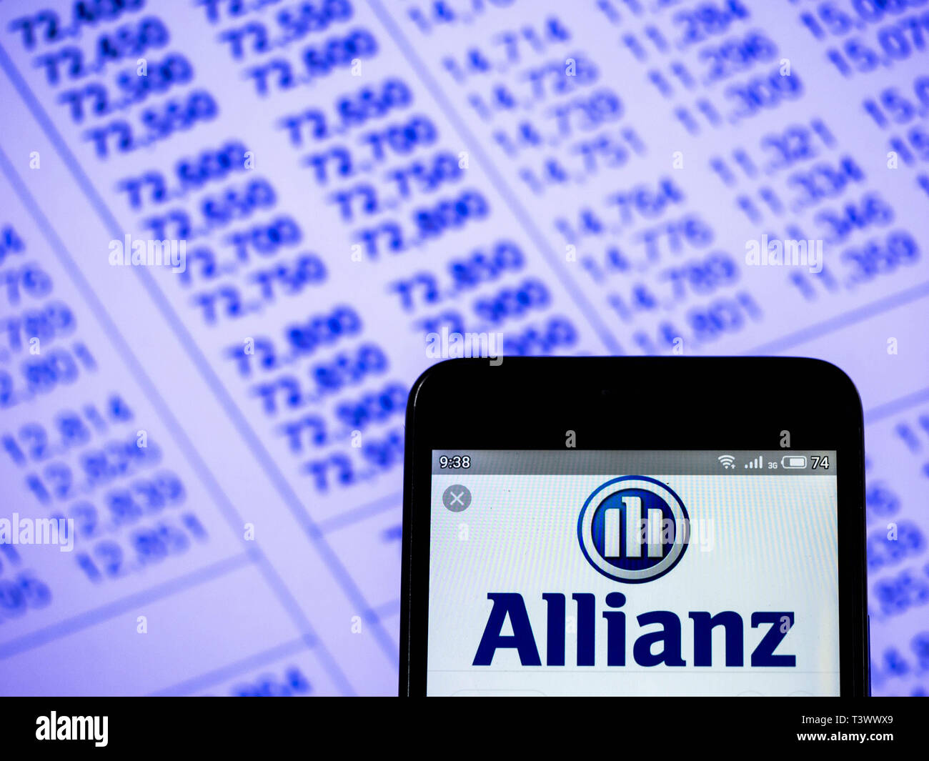 Kiev, Ukraine. Apr 11, 2019. Sur cette photo, l'illustration a Allianz SE vu le logo affiché sur un téléphone intelligent. Crédit : Igor Golovniov SOPA/Images/ZUMA/Alamy Fil Live News Banque D'Images