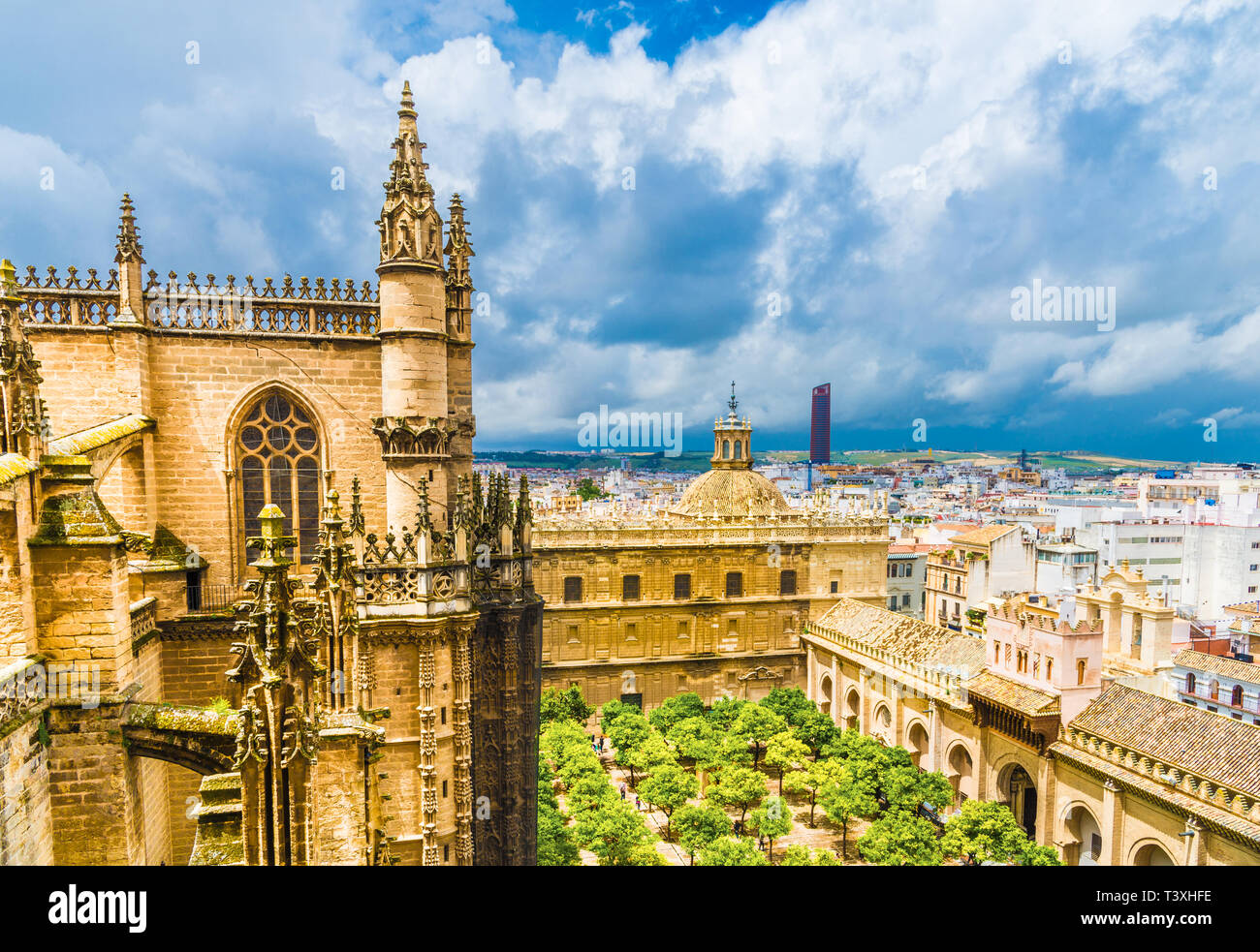 Vue sur la ville à partir de la Tour Giralda, de la cathédrale de Santa Maria de la Sede, Séville, Andalousie, espagne. Banque D'Images