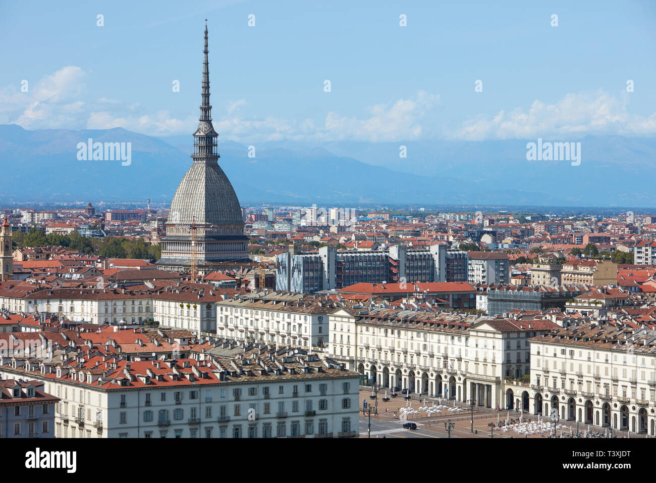 La tour de Mole Antonelliana et Vittorio vue sur place à Turin dans une journée ensoleillée en Italie Banque D'Images