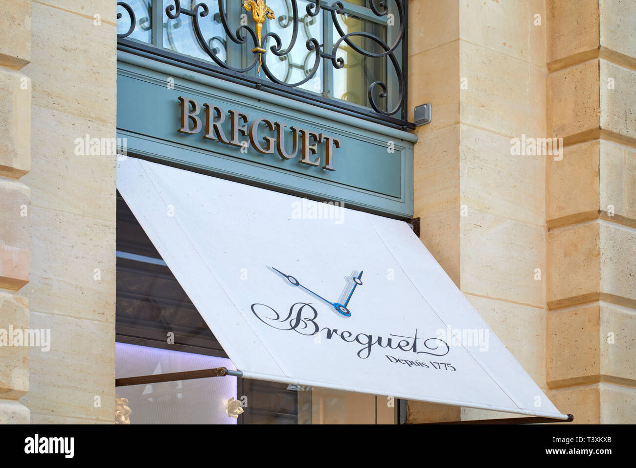 PARIS, FRANCE - 21 juillet 2017 : magasin de luxe Breguet de la place Vendôme à Paris, France. Banque D'Images
