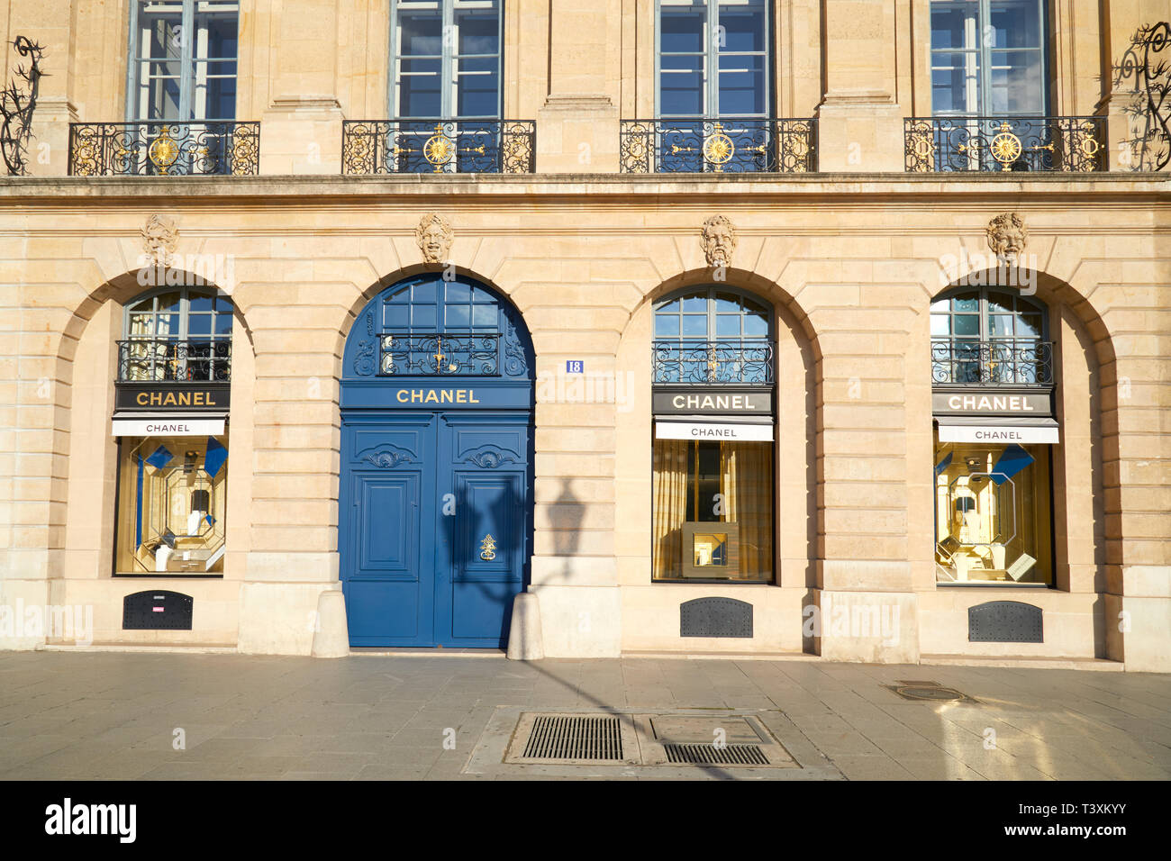 PARIS, FRANCE - 21 juillet 2017 : Chanel boutique de luxe de la Place Vendôme à Paris, France. Banque D'Images