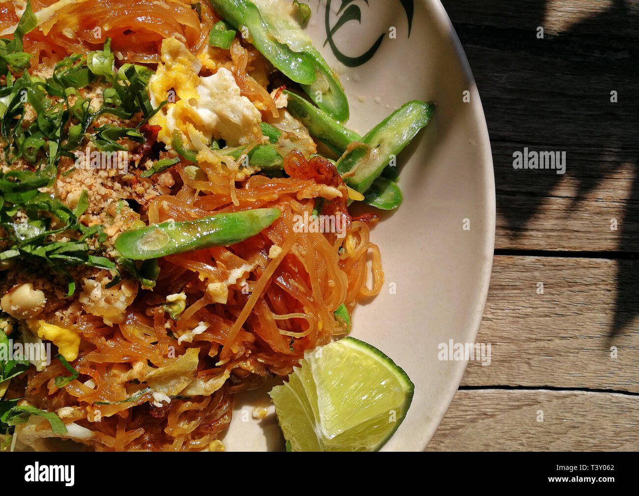 Thai nouilles frites (Pad Thaï) est d'origine style Thaïlande rôti frites Banque D'Images