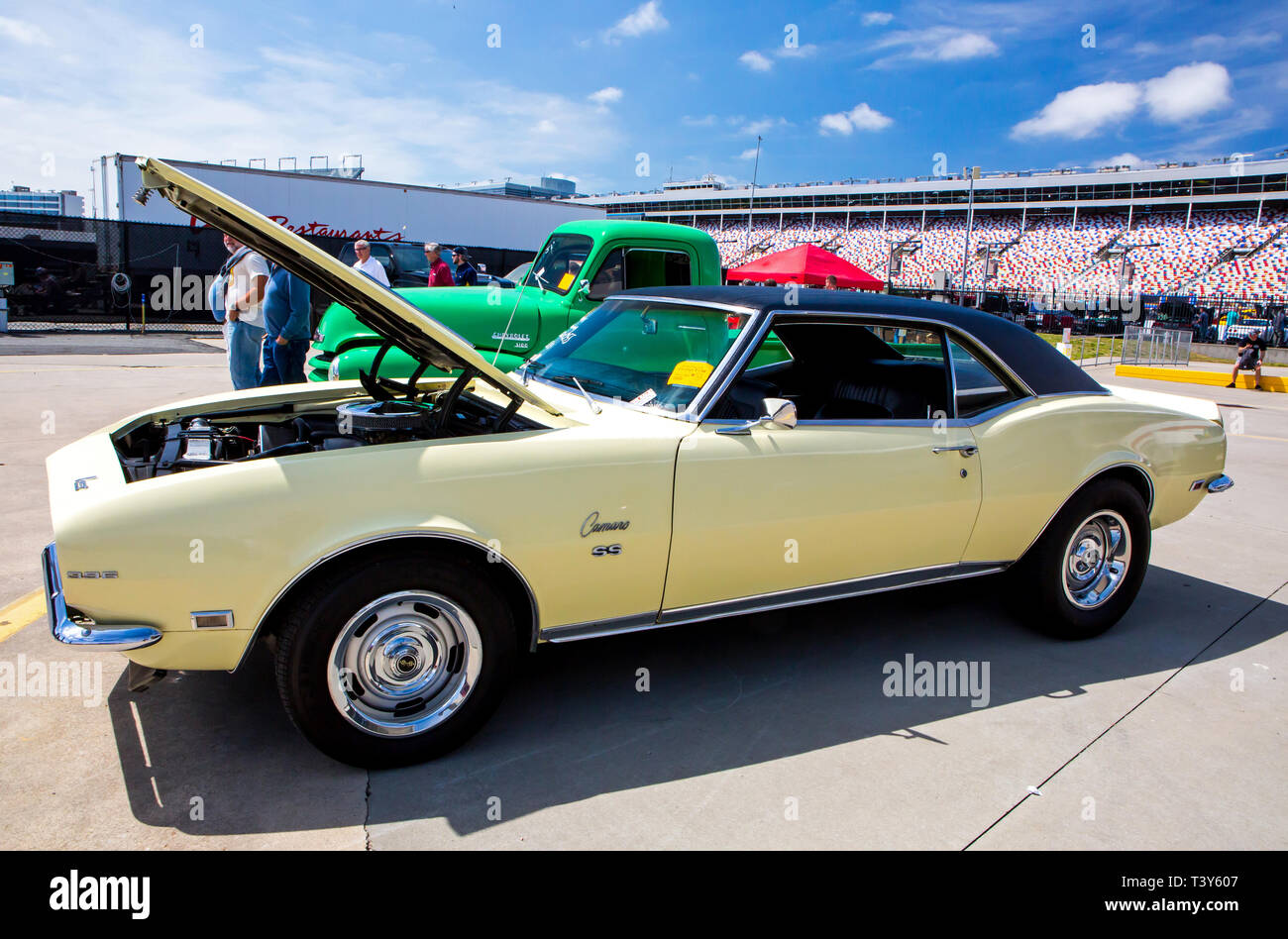 CONCORD, NC (USA) - 6 Avril 2019 : une automobile Chevrolet Camaro 1968 sur l'affichage à l'Pennzoil AutoFair Classic Car Show à Charlotte Motor Speedway Banque D'Images