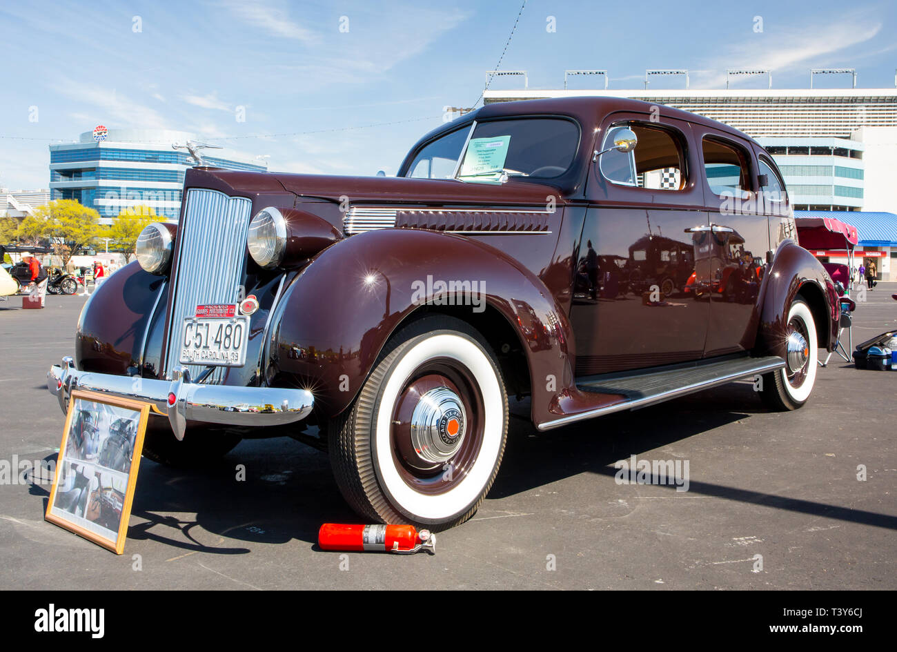 CONCORD, NC (USA) - 6 Avril 2019 : UN 1939 Packard automobile sur l'affichage à l'Pennzoil AutoFair Classic Car Show à Charlotte Motor Speedway. Banque D'Images