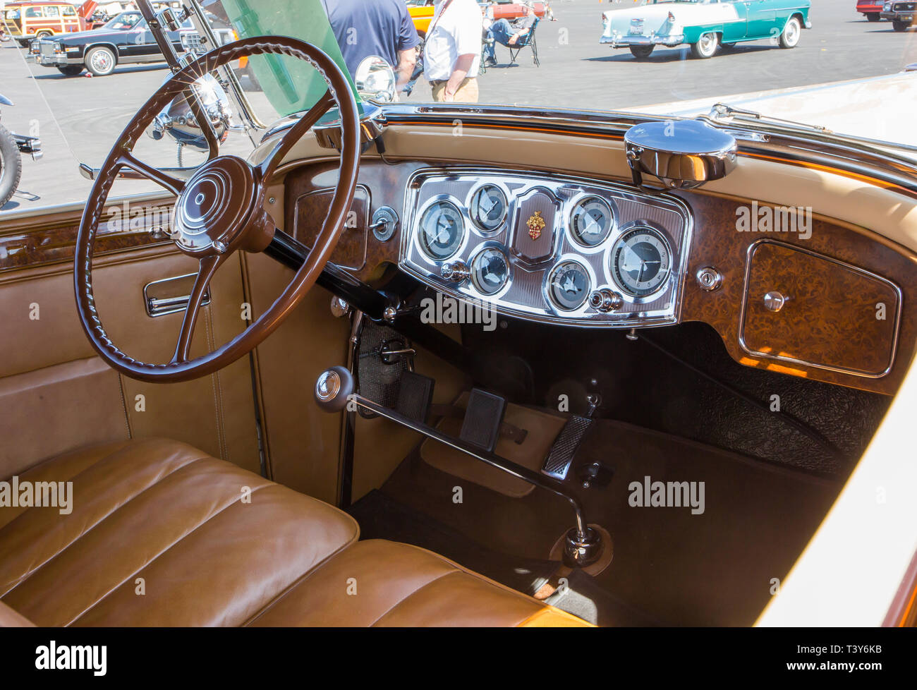 CONCORD, NC (USA) - 6 Avril 2019 : Intérieur d'une Packard de 1934 sur l'affichage à l'automobile Pennzoil AutoFair Classic Car Show à Charlotte Motor Spee Banque D'Images