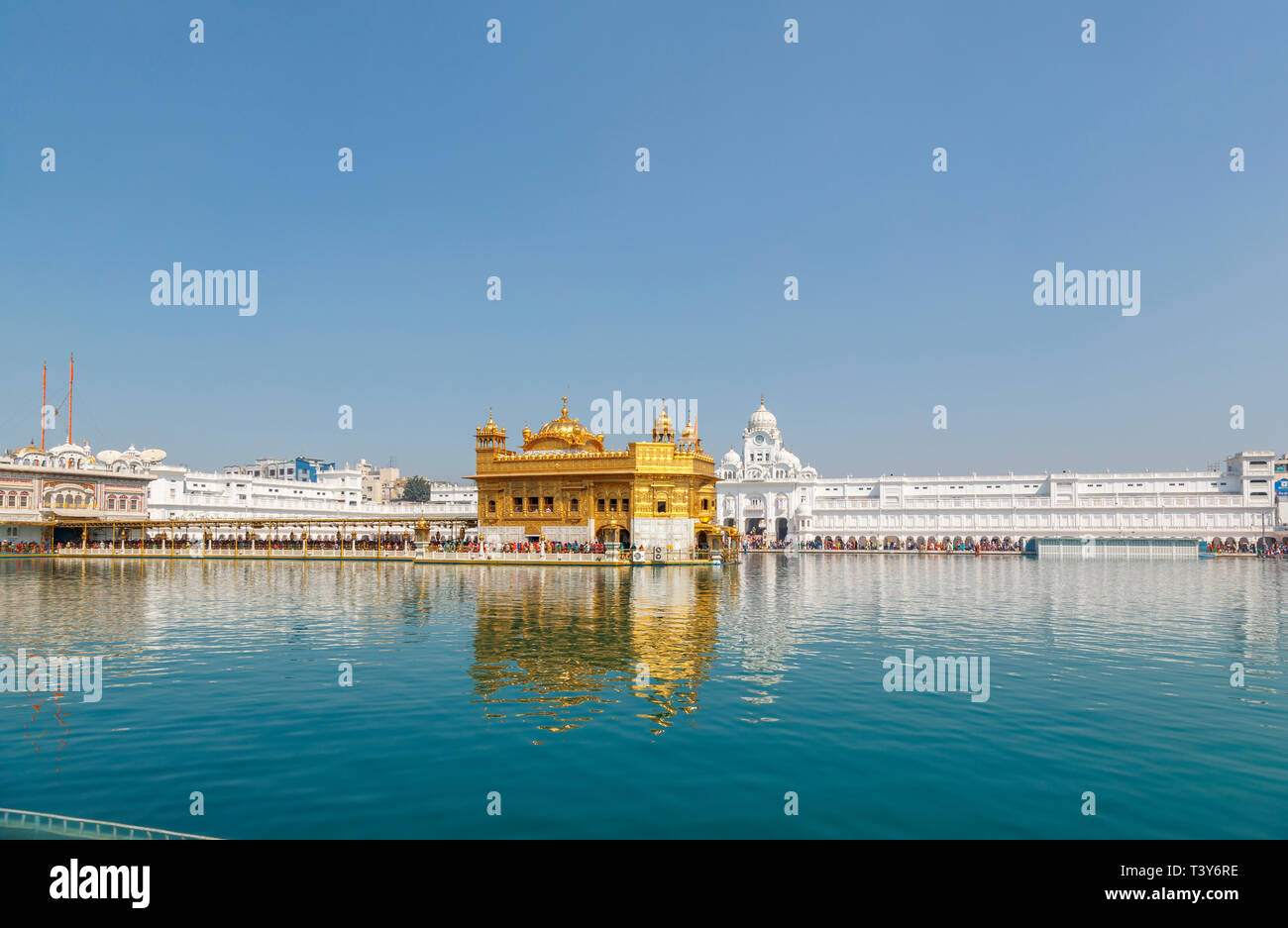 Golden Temple d'Amritsar, la piscine et le pont-jetée (Sri Harmandir Sahib, Darbar Sahib), le pèlerinage le plus sacré du sikhisme, Amritsar, Punjab, India Banque D'Images