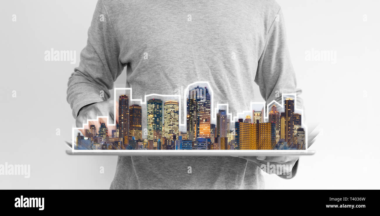 De l'immobilier, techniques de construction et des ville. a man using digital tablet avec hologramme bâtiments Banque D'Images