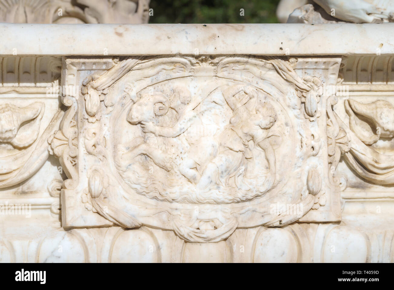 MESSINA, ITALIE - 06 novembre 2018 - La fontaine d'Orion sur la Piazza del Duomo et ses détails Banque D'Images