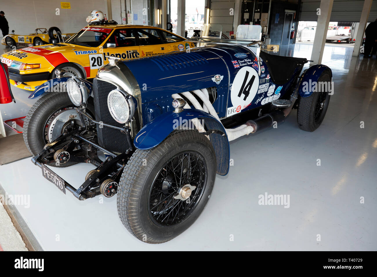 Un bleu, 1925 Pre-War Bentley 3/4.5L Voiture de sport dans les fosses au cours de l'International 2019 Silverstone Classic Media Day/Journée test Banque D'Images