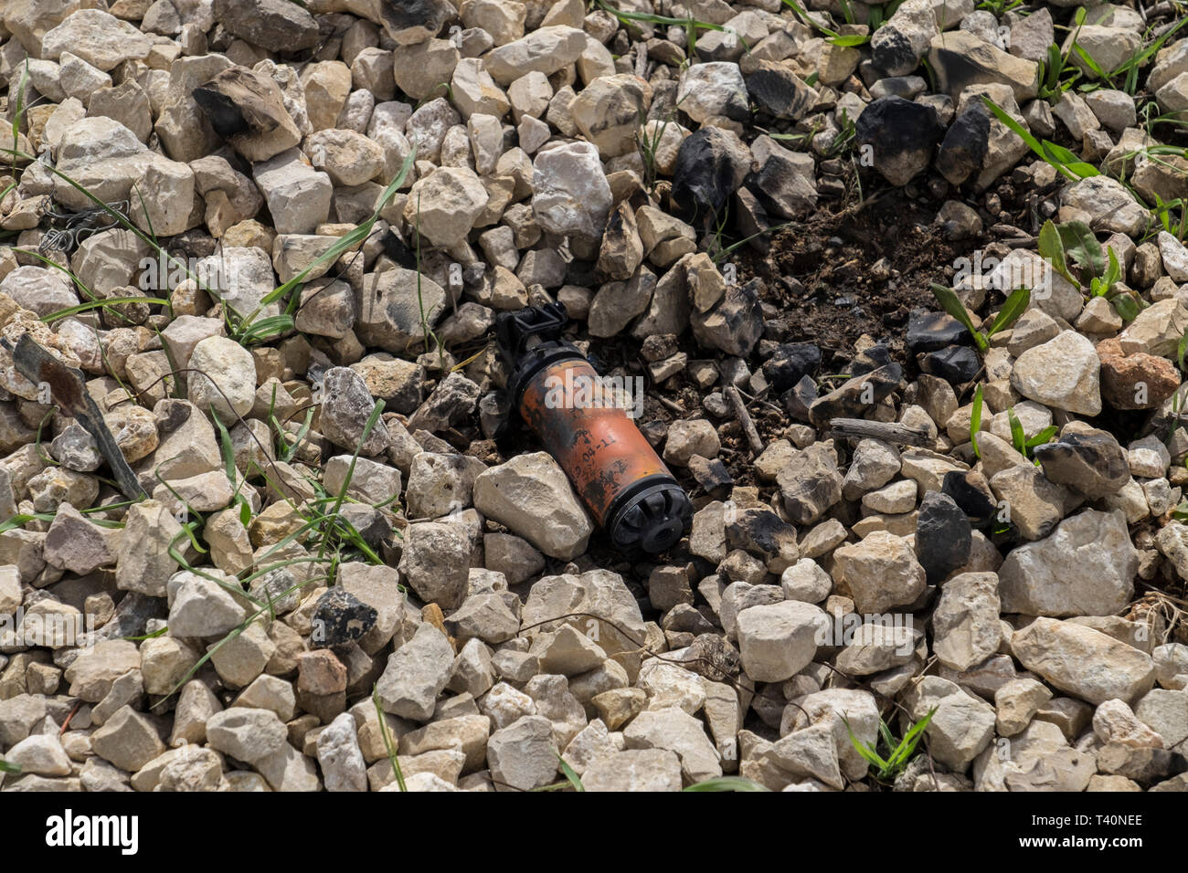 Une grenade lacrymogène lancée par l'armée israélienne lors d'une manifestation à Bil'in, Cisjordanie, Palestine, 15/02/19 Banque D'Images