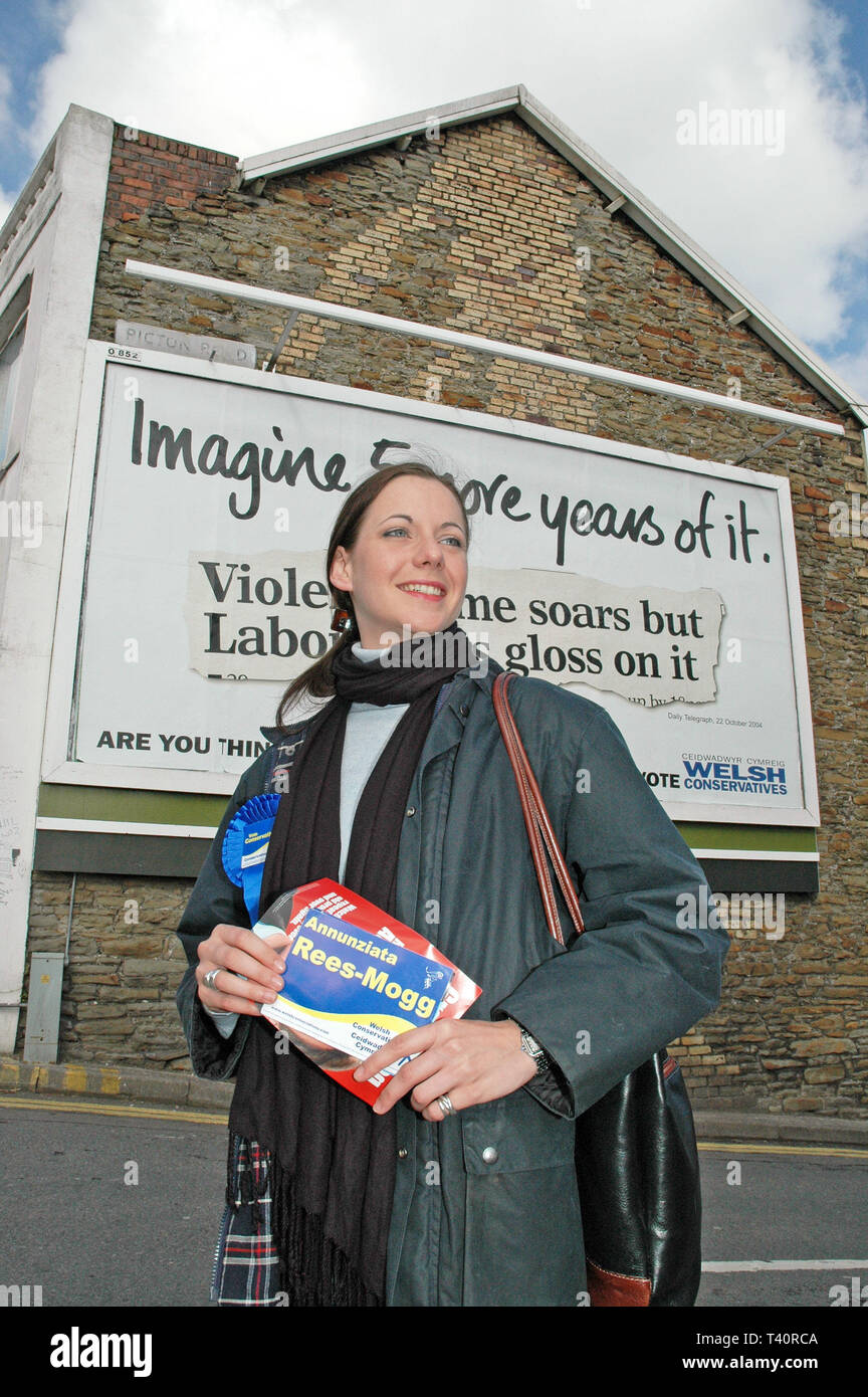 Photo de fichier d'Annunziata Rees-Mogg en campagne Skewen le 20 avril 2005. Elle se battait pour les conservateurs aux élections générales de 2005 pour la sûreté du travail siège d'Aberavon, Nouvelle-Galles du Sud et est entrée dans la suite. Banque D'Images