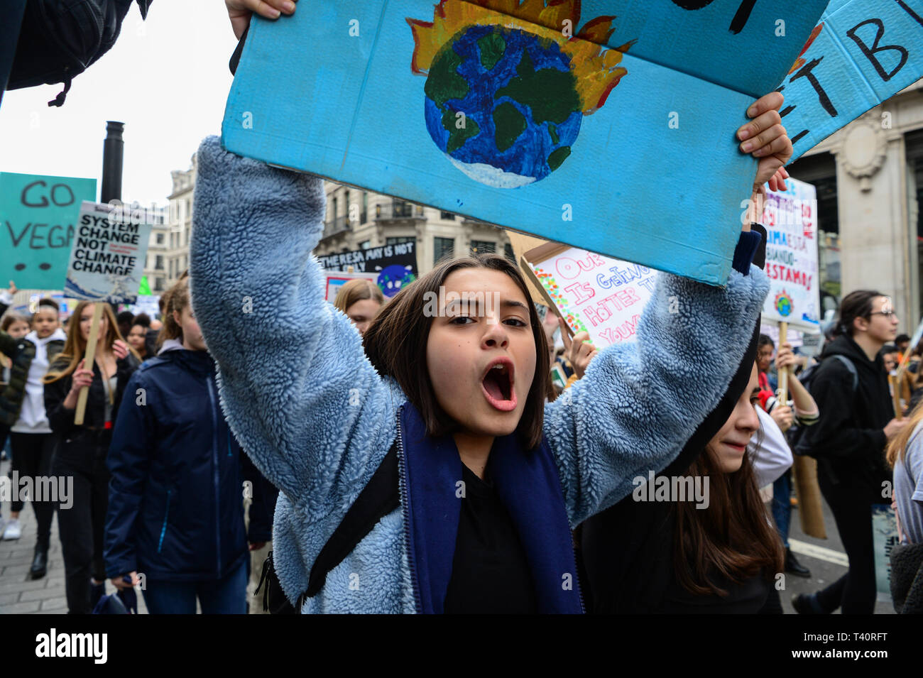 UK étudiants participent à une grève de la crise climatique dans la région de Oxford Circus, Londres, que des manifestations sont prévues dans les villes et les villes à travers le Royaume-Uni dans le cadre d'YouthStrike4mouvement climatique. Banque D'Images