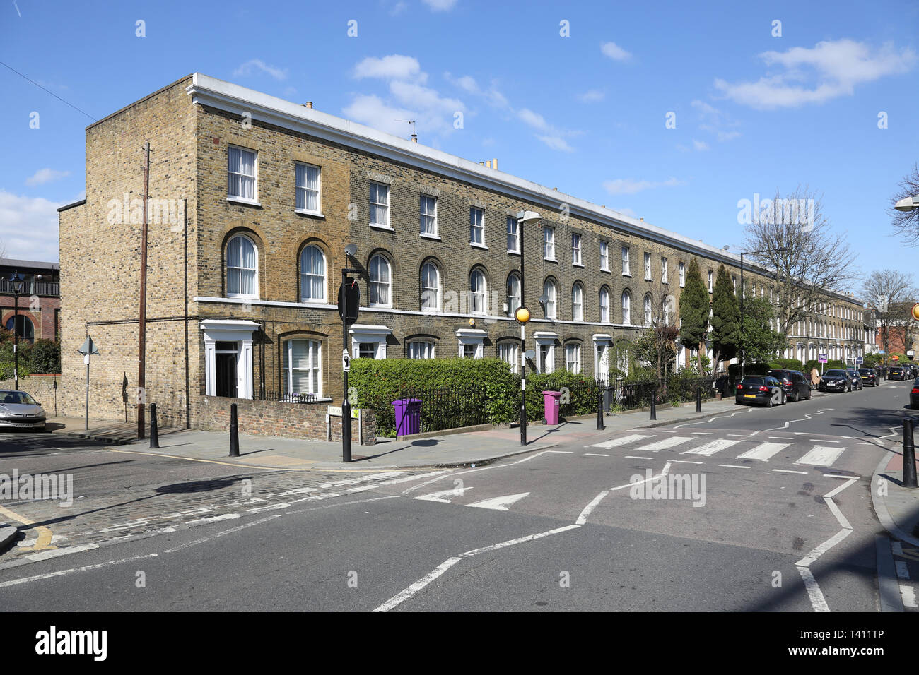 De maisons géorgiennes élégant sur la route Campbell, Bow, à Londres est traditionnellement une région pauvre fin, aujourd'hui très souhaitable. Banque D'Images