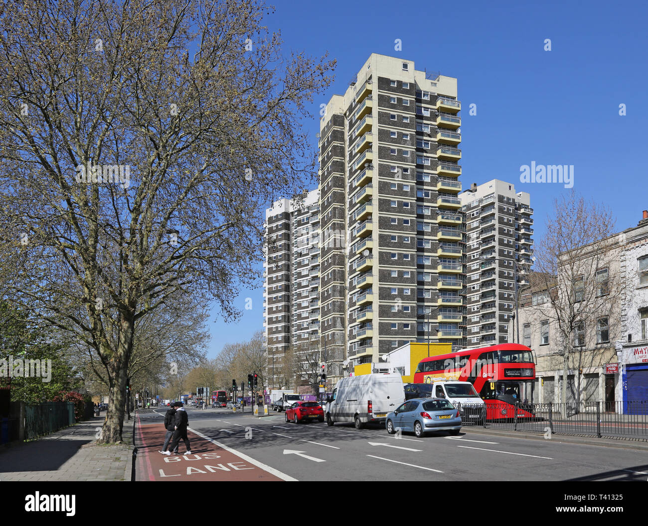 London's Old Kent Road, la célèbre section de l'A2 Trunk road à Douvres, maintenant la voie d'une proposition d'extension de la ligne de métro Bakerloo Banque D'Images