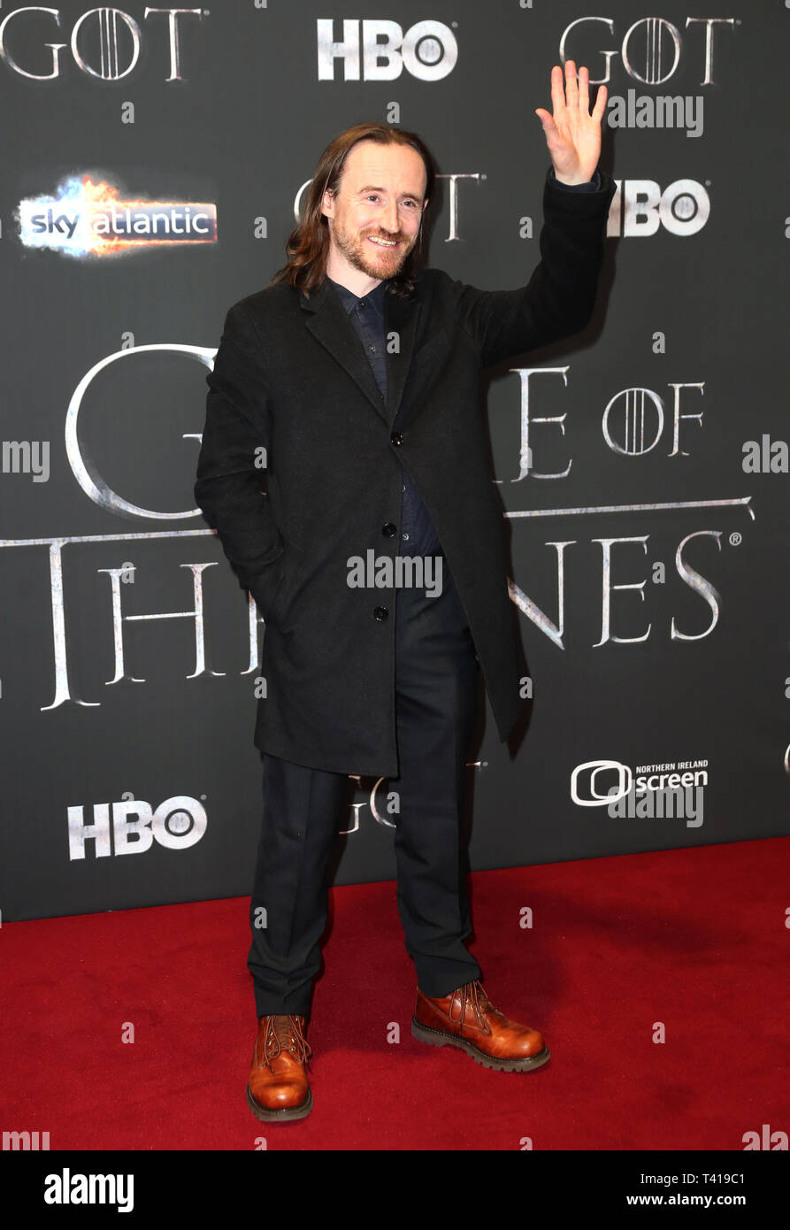 Ben Crompton participant à la Premiere Game of Thrones, tenue au Waterfront Hall de Belfast. Banque D'Images