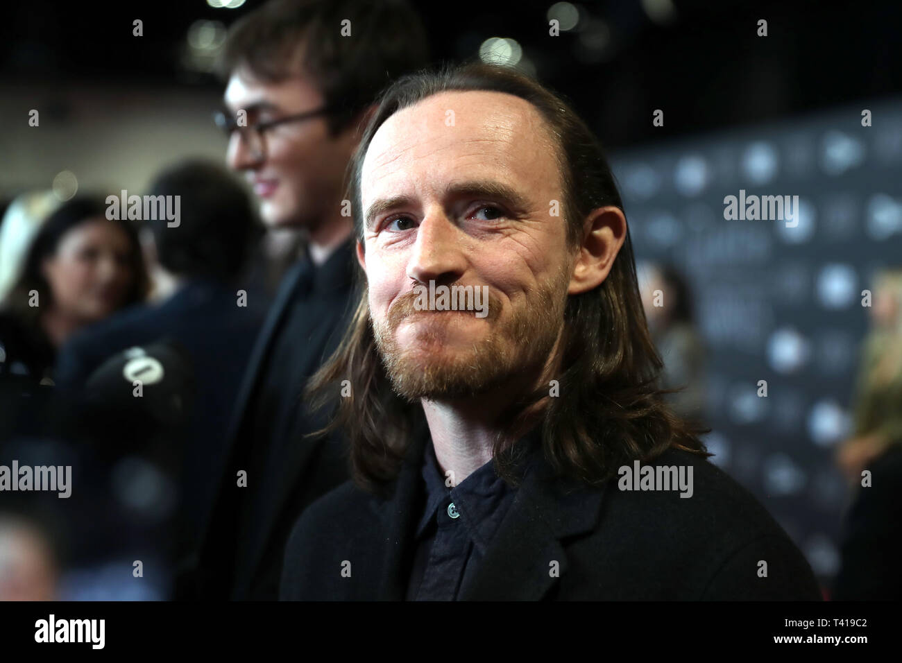 Ben Crompton participant à la Premiere Game of Thrones, tenue au Waterfront Hall de Belfast. Banque D'Images