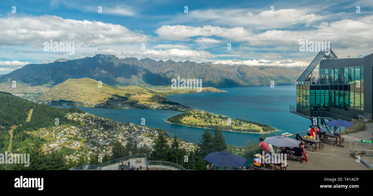 Vue panoramique de Queenstown vu de complexe Skyline. Banque D'Images