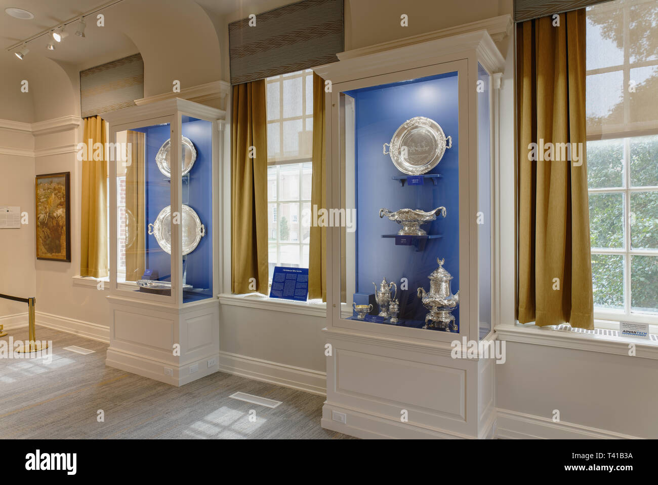 Dover, Delaware - 5 Avril, 2019 : argent service à partir de l'USS Missouri est exposée à la California Public Archives dans le premier État Heritage Park W Banque D'Images