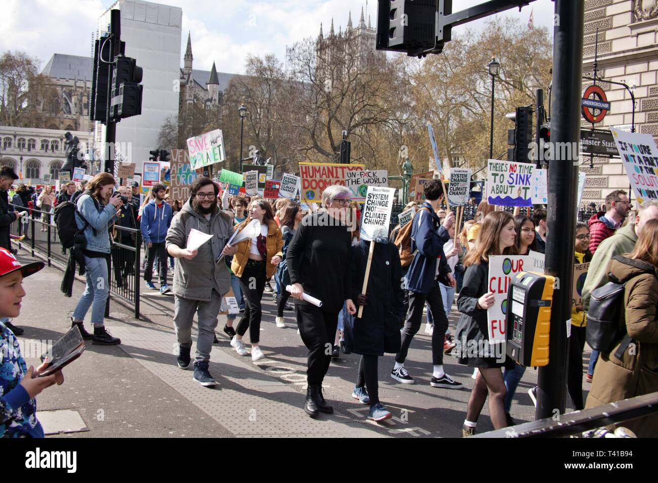 Londres, Royaume-Uni. 12 avril 2019, le 3e Students4Climate grève à la place du Parlement dans le centre de Londres. © Martin Foskett/Knelstrom Ltd Banque D'Images