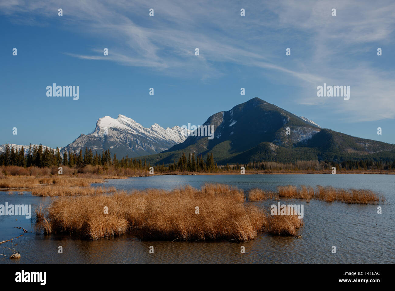 Les lacs Vermilion et le mont Rundle à Banff, Alberta, Canada Banque D'Images