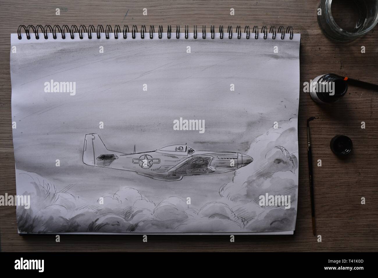 Sketchbook dessin dans étapes de P 51 Mustang . Crayon, Stylo et encre et lavis à l'encre. Banque D'Images