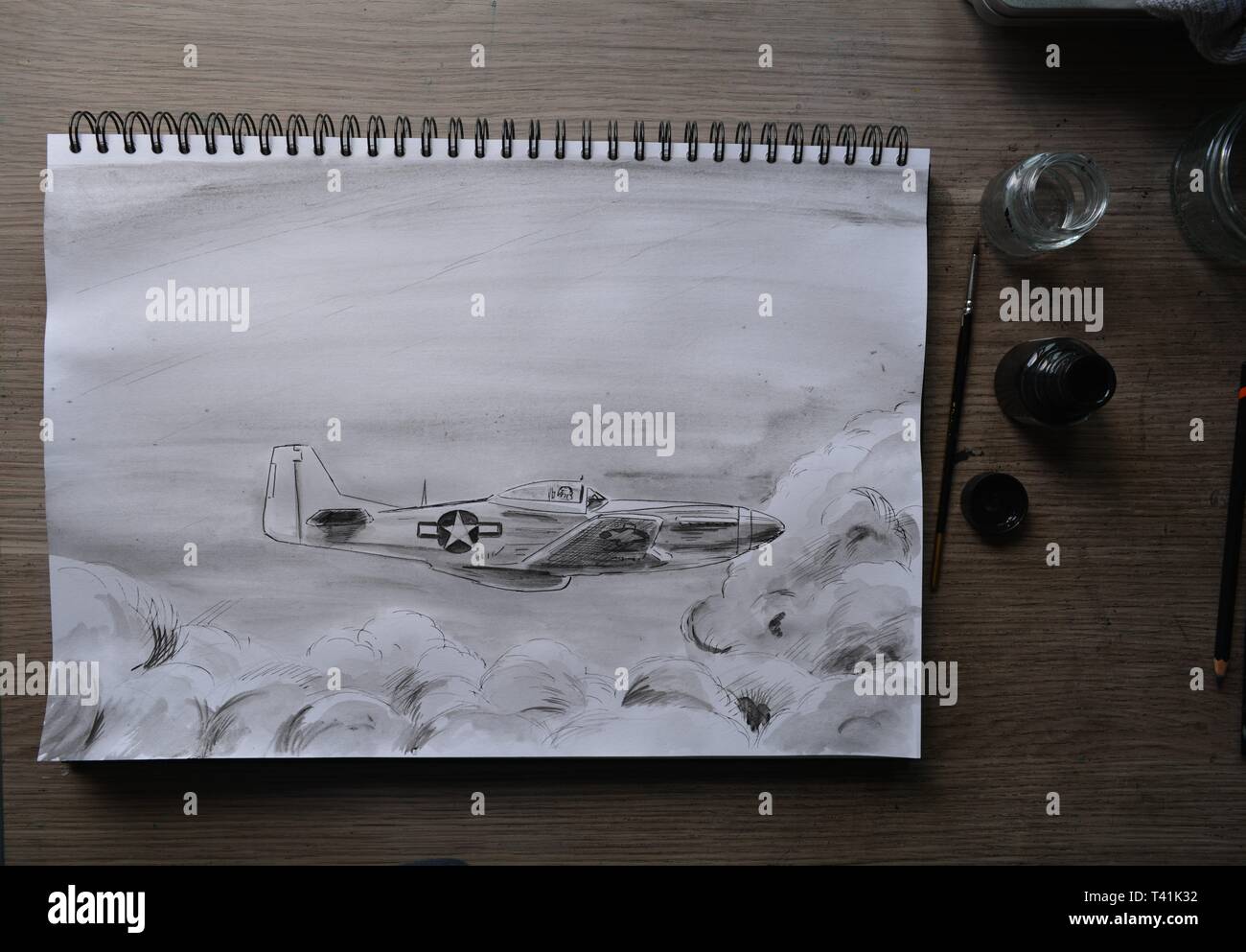 Sketchbook dessin dans étapes de P 51 Mustang . Crayon, Stylo et encre et lavis à l'encre. Banque D'Images