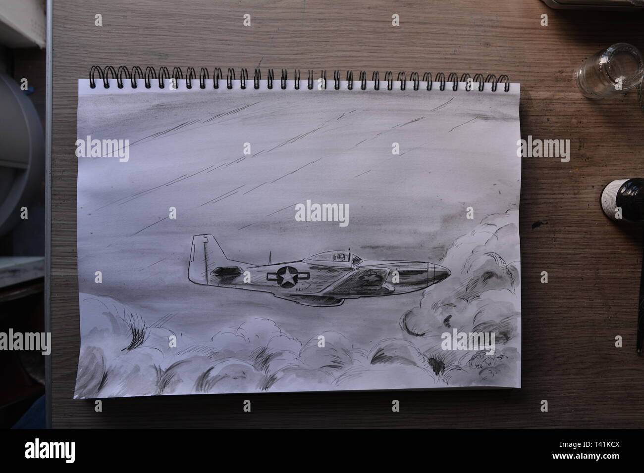 Sketchbook dessin dans étapes de P 51 Mustang . Crayon, Stylo et encre et lavis à l'encre. Banque D'Images