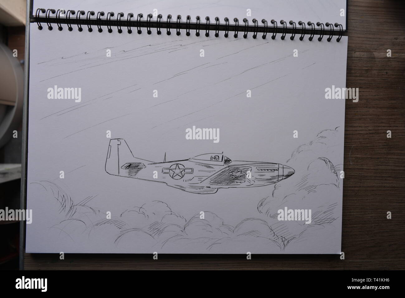 Sketchbook dessin dans étapes de P 51 Mustang . Crayon, Stylo et encre et lavis à l'encre. Banque D'Images