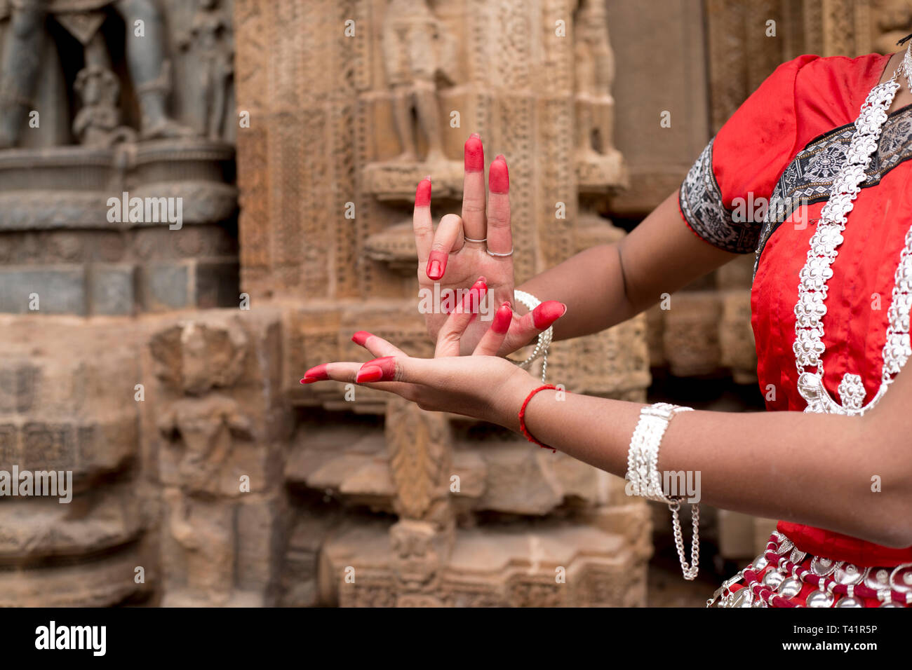 Geste de la main ou mudra utilisé dans la danse classique odissi. Banque D'Images