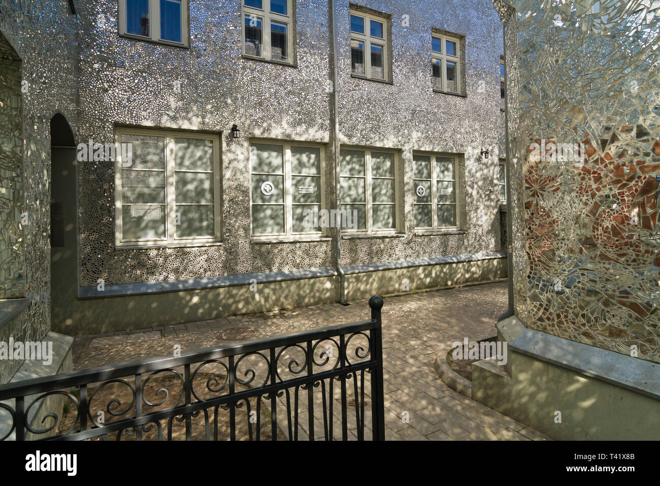 Roza's Passage - une cour de l'immeuble de Lodz s'est transformée en une installation artistique par Joanna Rajkowska au cours de la ville de Łódź quatre cultures Banque D'Images