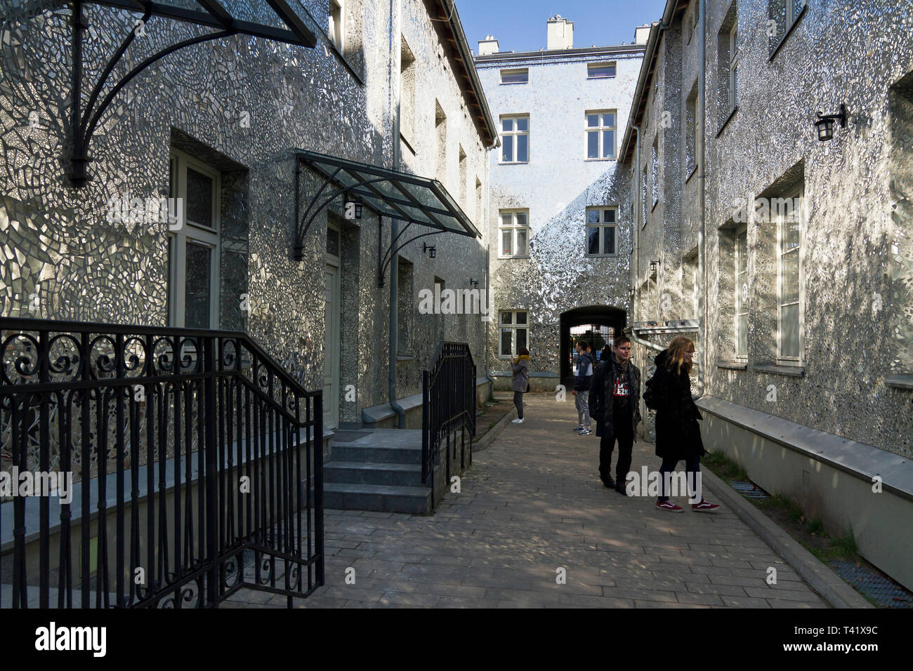 Roza's Passage - une cour de l'immeuble de Lodz s'est transformée en une installation artistique par Joanna Rajkowska au cours de la ville de Łódź quatre cultures Banque D'Images