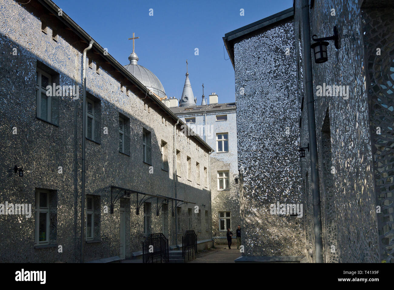 Roza's Passage - une cour de l'immeuble de Lodz s'est transformée en une installation artistique par Joanna Rajkowska au cours de la ville de Łódź quatre cultures Banque D'Images