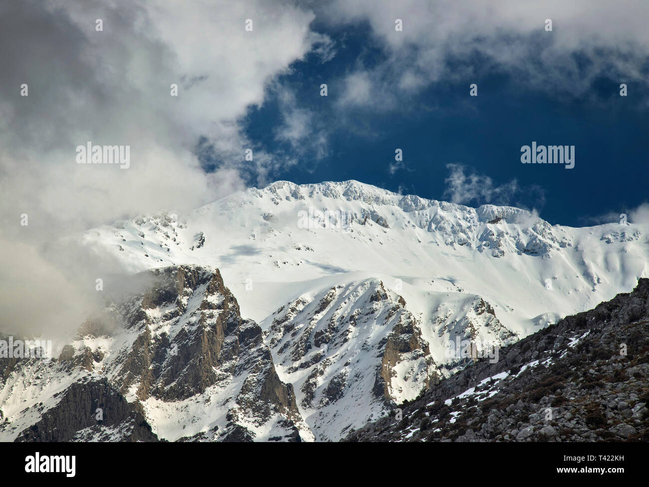 Vue de la montagne Dikti, plus haut sommet Spathi (2148 m), à partir d'Limnakaro plateau, Lassithi, Crète, Grèce. Banque D'Images