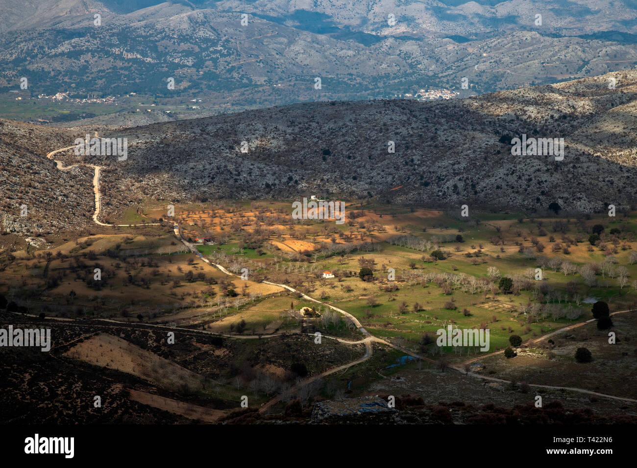 Voir l'Limnakaro Strovyli de plateau de logement (partie de l'E4), la montagne Dikti, Lassithi, Crète, Grèce. Banque D'Images