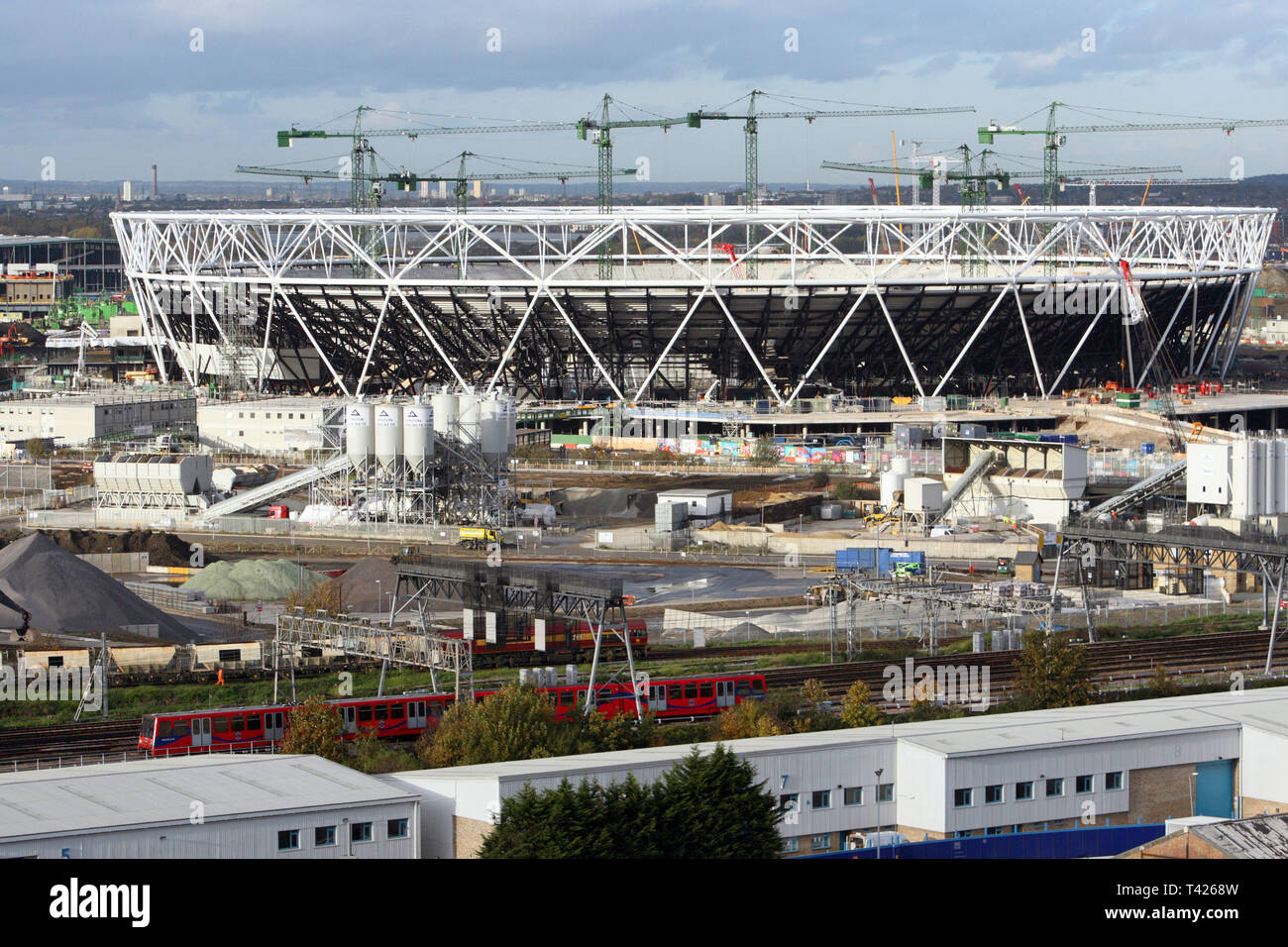 Les investisseurs potentiels et les gens d'affaires illustré 2012 construction olympique site development & alentours. Londres. 04/11/2009 Banque D'Images