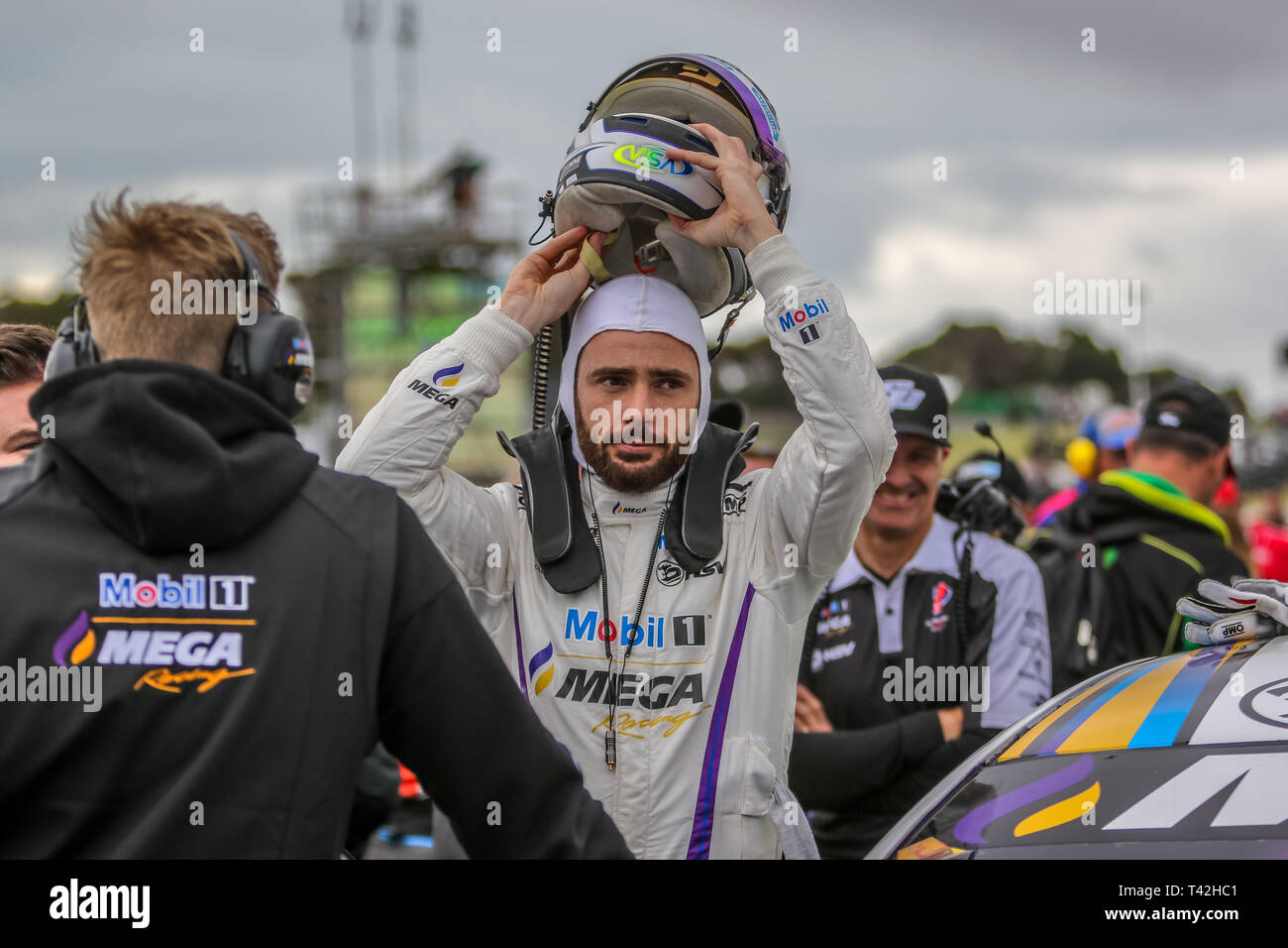 Phillip Island, Victoria, Australie. 13 avr, 2019. Championnat Supercars australien Virgin Phillip Island 500 WD40 - Course à pied avant de pré Grille Course 9.No2 Scott Pye racing pour Mobile Un Mega Racing - Walkinshaw Andretti United sur la grille de départ. Credit : brett keating/Alamy Live News Banque D'Images