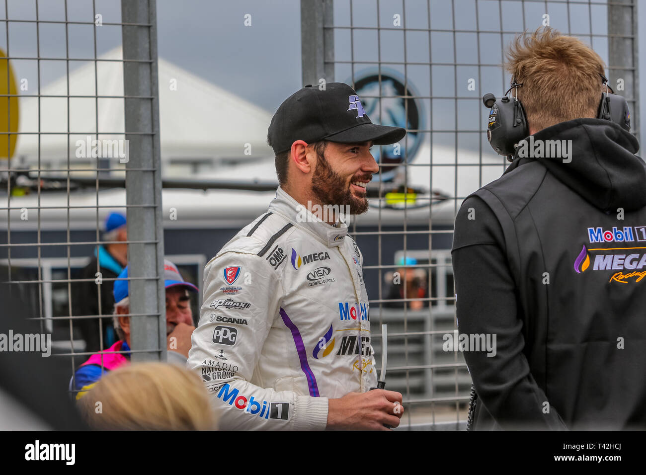 Phillip Island, Victoria, Australie. 13 avr, 2019. Championnat Supercars australien Virgin Phillip Island 500 WD40 - Course à pied avant de pré Grille Course 9.No2 Scott Pye racing pour Mobile Un Mega Racing - Walkinshaw Andretti United sur la grille. Credit : brett keating/Alamy Live News Banque D'Images