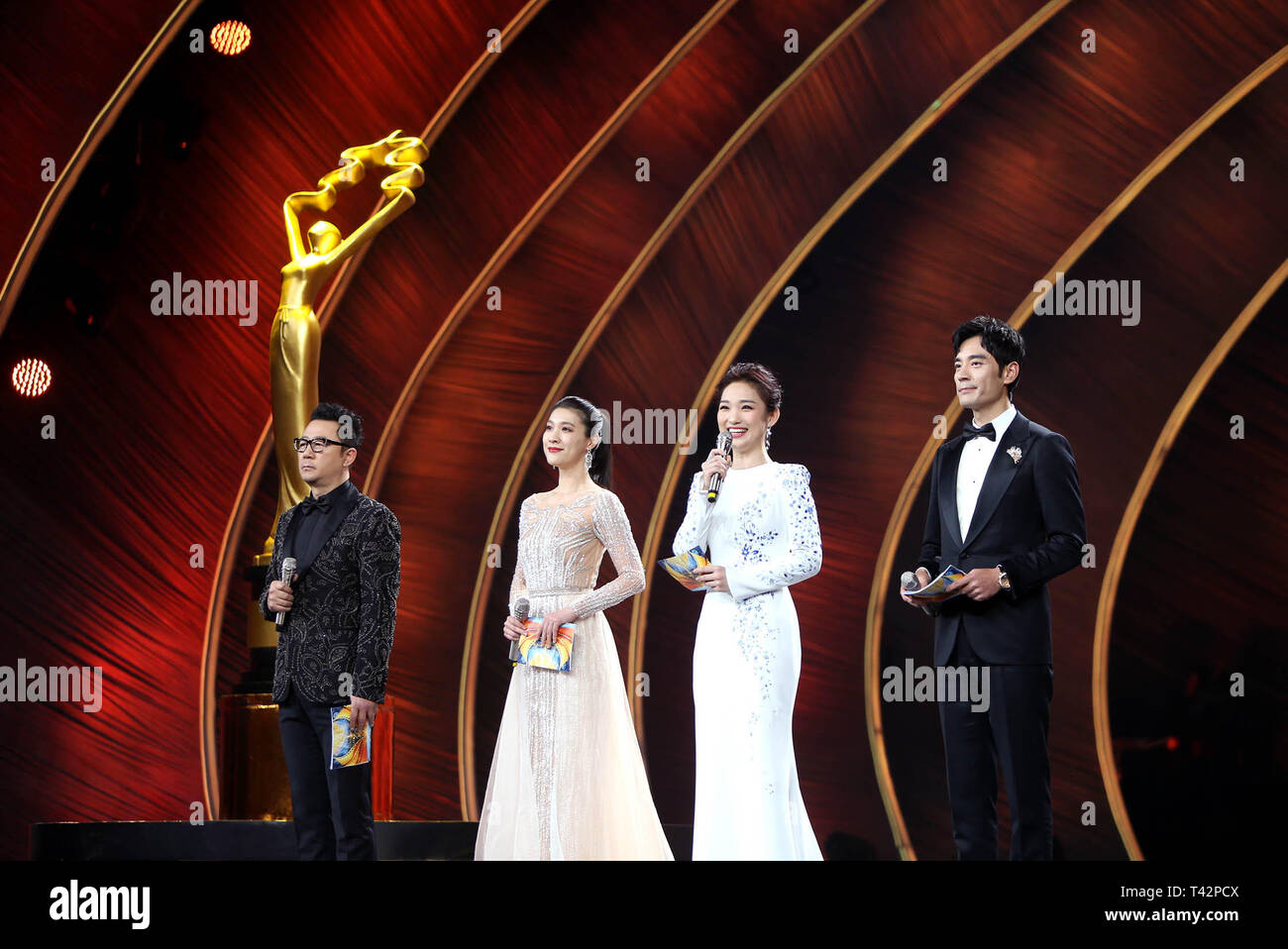 Beijing, Chine. 13 avr, 2019. Les hôtes sont vus au cours de la cérémonie d'ouverture du 9e Festival International du Film de Beijing à Beijing, capitale de Chine, le 13 avril 2019. Credit : Ding Hongfa/Xinhua/Alamy Live News Banque D'Images