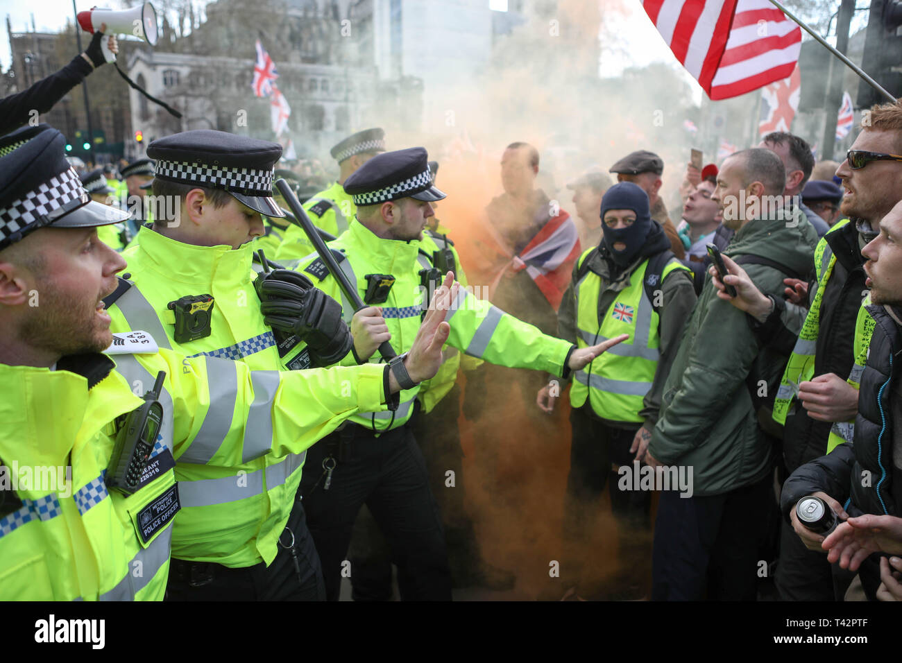 Westminster, Londres. 13 avril, 2019. Les nationalistes et patriotes démontrer sur la place du Parlement pour reprendre le contrôle du Parlement et de quitter l'UE sur le plan de l'Organisation mondiale du commerce. Penelope Barritt/Alamy Live News Banque D'Images