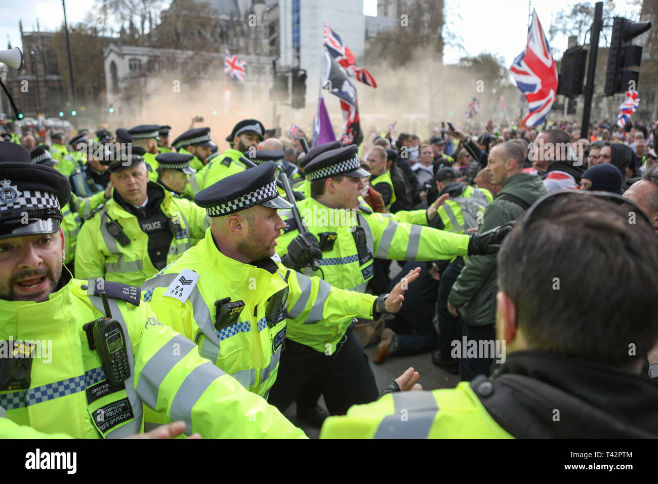 Westminster, Londres. 13 avril, 2019. Les nationalistes et patriotes démontrer sur la place du Parlement pour reprendre le contrôle du Parlement et de quitter l'UE sur le plan de l'Organisation mondiale du commerce. Penelope Barritt/Alamy Live News Banque D'Images